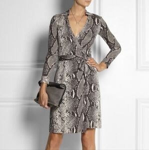Diane von Furstenberg New Jeanne Two Silk Jersey Wrap Dress Size 0 Snakeskin *